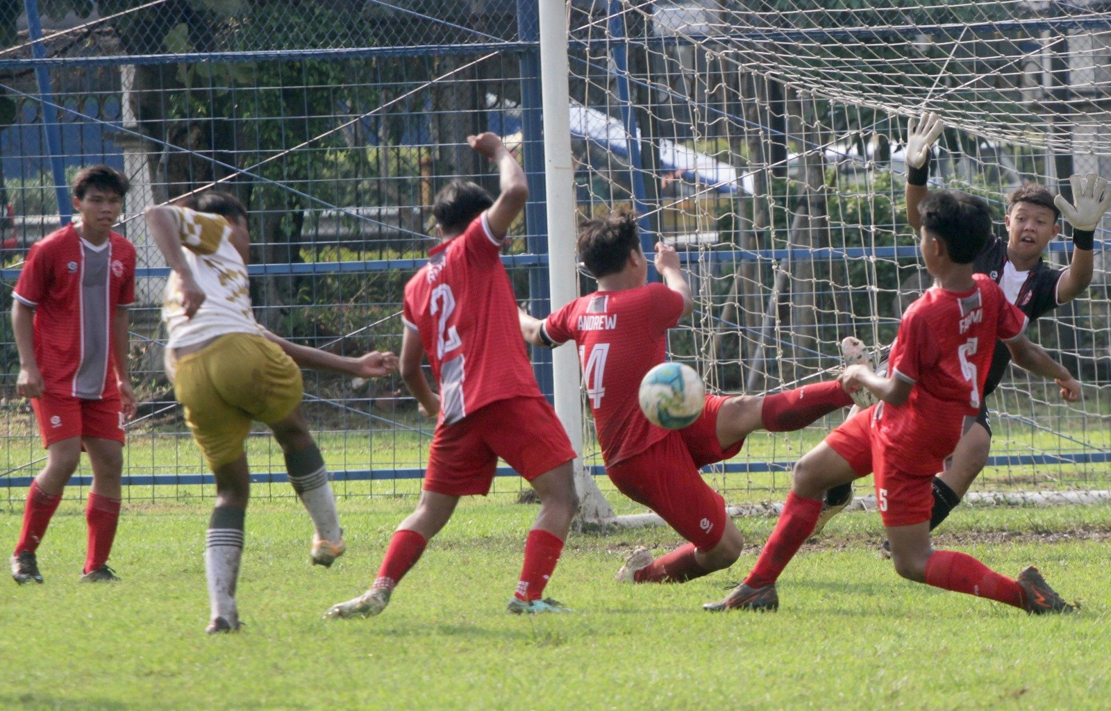 Urakan FC vs Batavia FC (Foto : Joko Dolok)