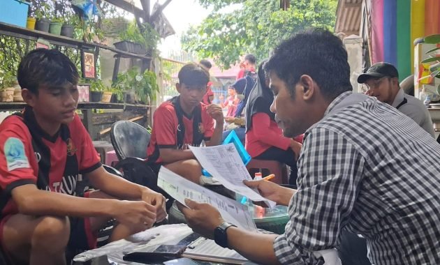 8 Tim Elit Tembus Hujan Deras Demi Verifikasi dan Segel Tiket Liga Soeratin U15 dan Liga Jakarta U17